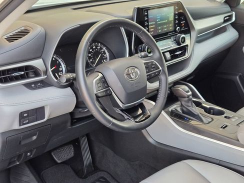 Used 2021 Toyota Highlander XLE FWD image 10