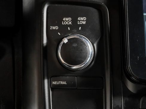 Used 2014 RAM 3500 Laramie w/ Convenience Group AWD/4WD image 24