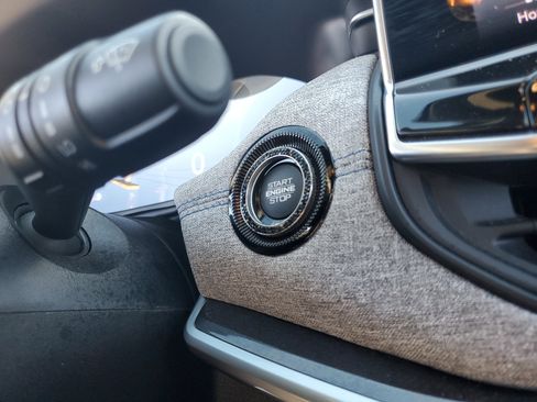 Used 2023 Jeep Compass Latitude image 25