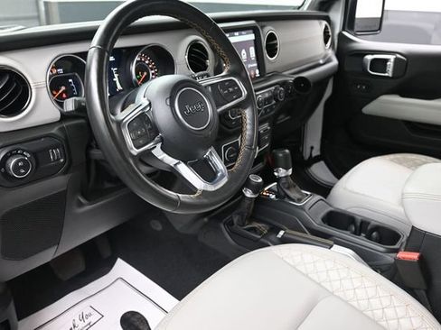 Used 2023 Jeep Gladiator Overland AWD/4WD image 14
