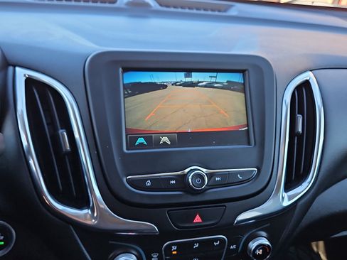 Used 2018 Chevrolet Equinox LT image 17