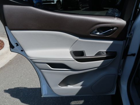 Used 2018 GMC Acadia SLT AWD/4WD image 38