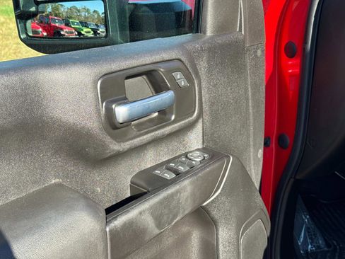 Used 2020 Chevrolet Silverado 2500 Custom w/ Custom Value Package image 18