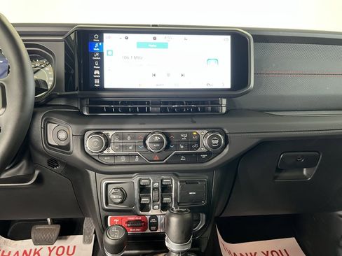 Used 2025 Jeep Wrangler Unlimited Rubicon image 12