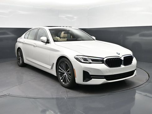 Used 2023 BMW 530i w/ Premium Package RWD image 9