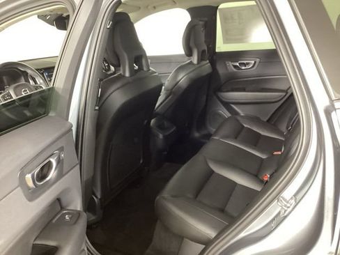 Used 2018 Volvo XC60 T5 Momentum w/ Vision Package AWD/4WD image 32