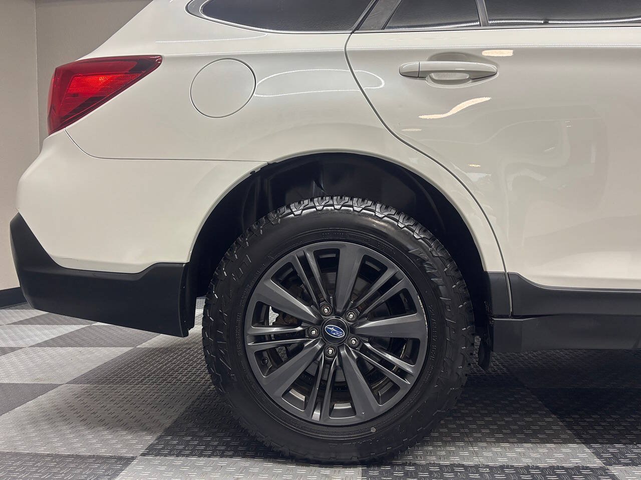 Used 2018 Subaru Outback 2.5i Premium w/ Popular Package #1 AWD/4WD image 7