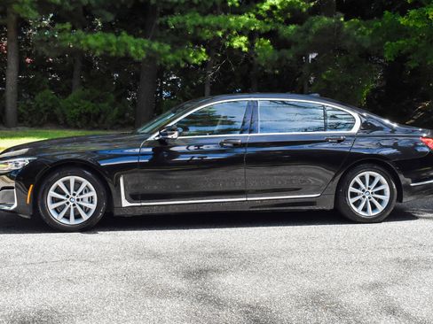 Used 2020 BMW 740i xDrive xDrive w/ Cold Weather Package image 3