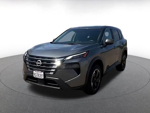 Used 2025 Nissan Rogue SV FWD image 7