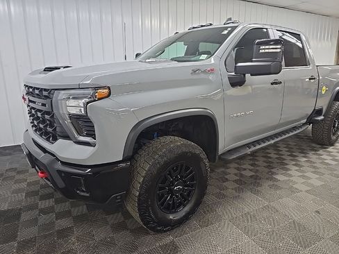 Used 2025 Chevrolet Silverado 2500 ZR2 w/ Technology Package AWD/4WD image 9