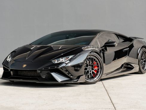 Used 2024 Lamborghini Huracan Tecnica image 3