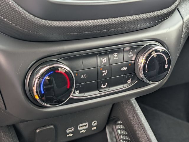 Used 2023 Chevrolet TrailBlazer LT FWD image 28