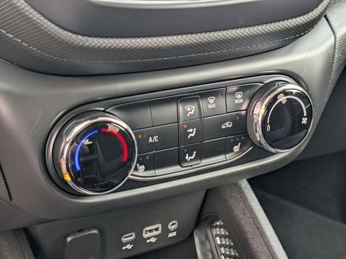 Used 2023 Chevrolet TrailBlazer LT FWD image 28