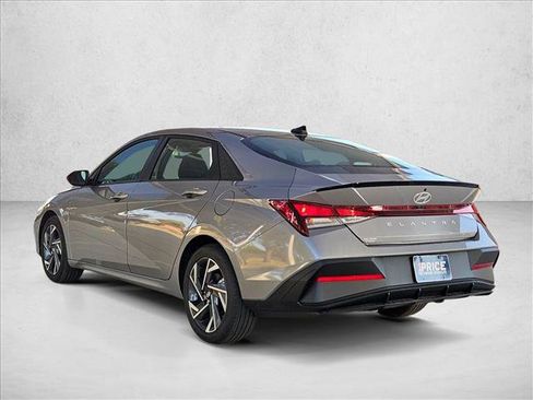 Used 2025 Hyundai Elantra Sport FWD image 7