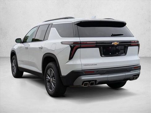 Used 2026 Chevrolet Traverse LT image 8