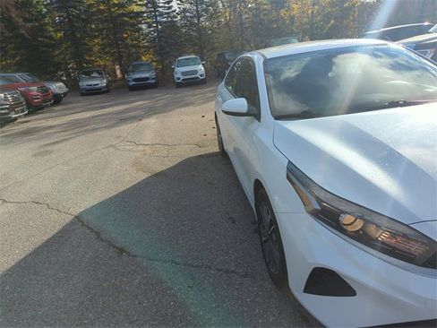 Used 2023 Kia Forte LXS image 5