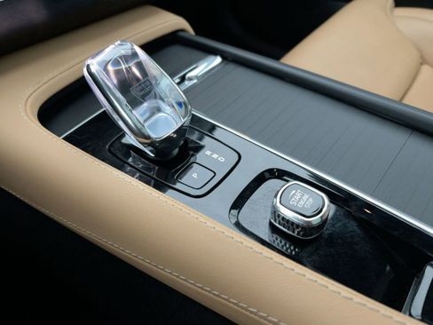 Certified 2024 Volvo XC90 T8 Ultimate w/ Protection Package Premier image 17