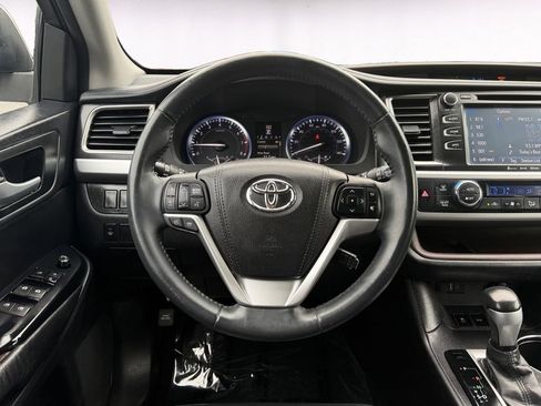 Used 2016 Toyota Highlander XLE AWD/4WD image 12