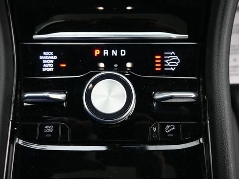 Used 2023 Jeep Grand Cherokee Overland w/ Luxury Tech Group IV AWD/4WD image 17