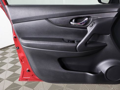 Used 2017 Nissan Rogue S image 16