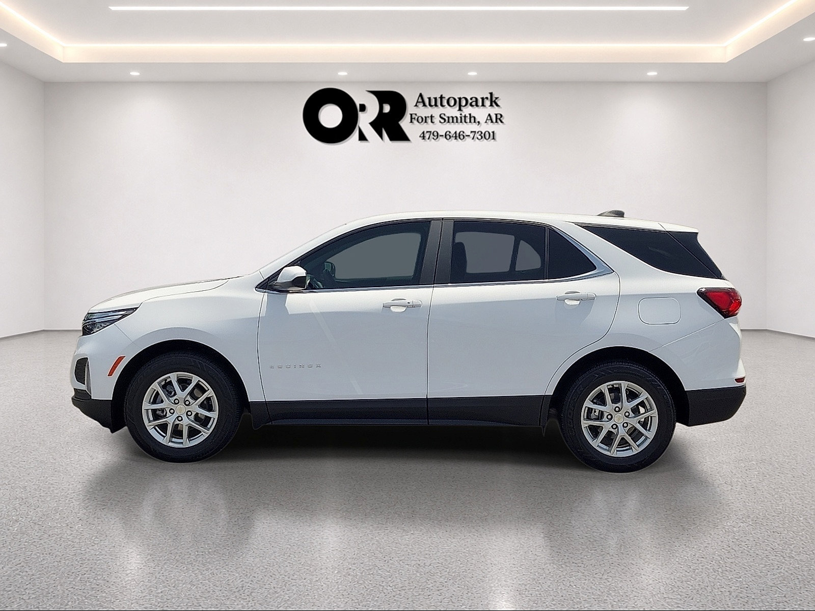 Used 2024 Chevrolet Equinox LT FWD image 3