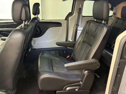 Used 2019 Dodge Grand Caravan SXT w/ Driver Convenience Group FWD image 31