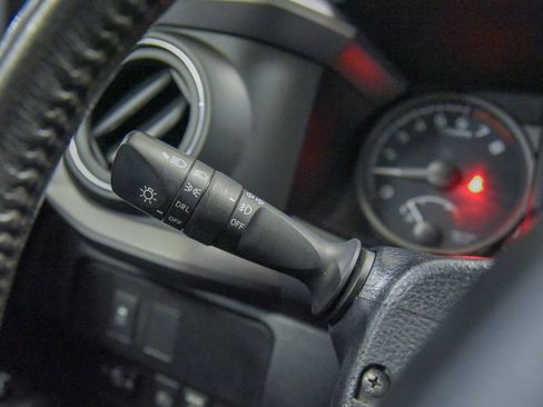 Used 2020 Toyota Tacoma TRD Off-Road image 21