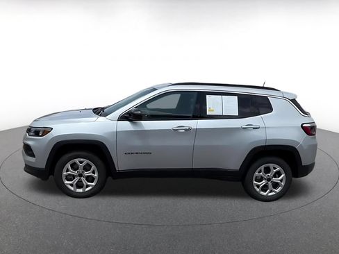 Used 2025 Jeep Compass Latitude AWD/4WD image 8