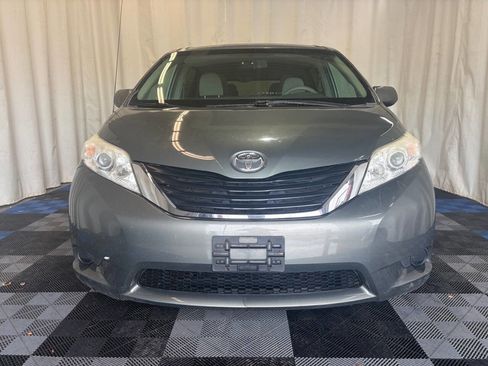 Used 2013 Toyota Sienna LE FWD image 4
