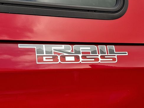 Used 2022 Chevrolet Silverado 1500 LT Trail Boss w/ Convenience Package II AWD/4WD image 30