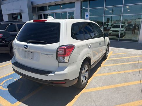 Used 2017 Subaru Forester 2.5i AWD/4WD image 8