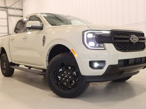 New 2025 Ford Ranger Lariat w/ Black Appearance Package image 32