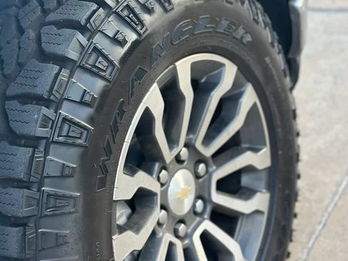 Used 2020 Chevrolet Silverado 1500 LT w/ All-Star Edition RWD image 9