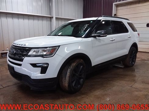 Used 2018 Ford Explorer XLT w/ Equipment Group 202A image 4