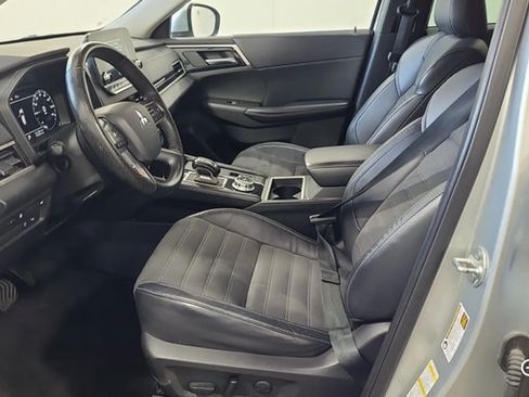 Used 2023 Mitsubishi Outlander SE AWD/4WD image 2