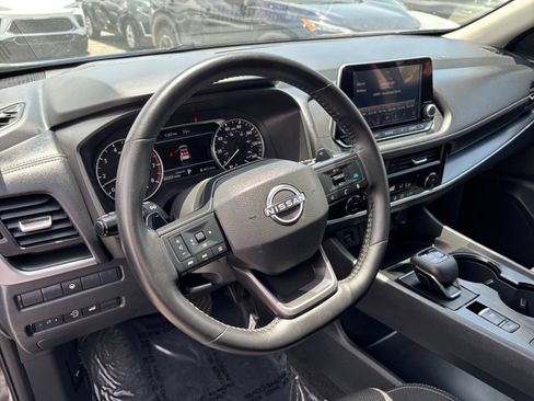 Used 2025 Nissan Rogue SV FWD image 31