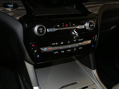 Used 2023 Ford Explorer Limited image 24