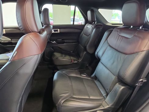 Used 2023 Ford Explorer Platinum w/ Technology Package AWD/4WD image 33