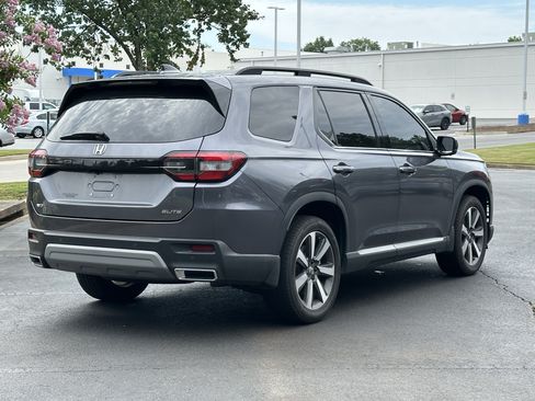 Used 2025 Honda Pilot Elite image 13