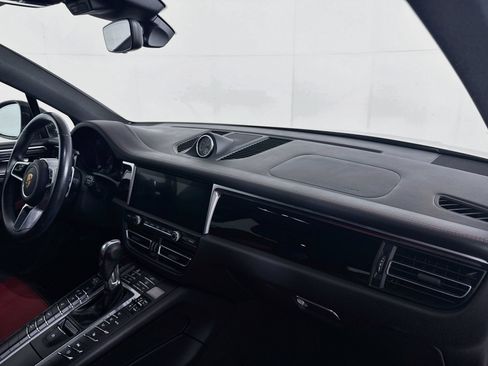 Certified 2021 Porsche Macan AWD/4WD image 28