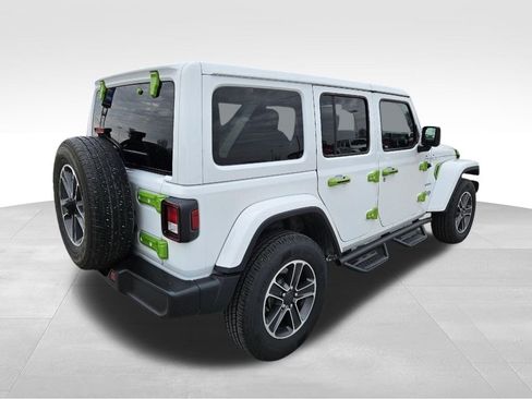 Used 2023 Jeep Wrangler Unlimited Sahara AWD/4WD image 7