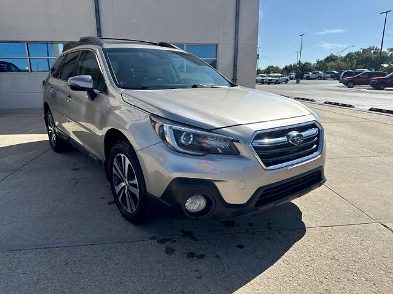 Used 2018 Subaru Outback 3.6R Limited AWD/4WD image 3