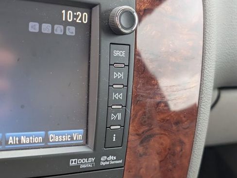 Used 2013 Chevrolet Avalanche LTZ image 16