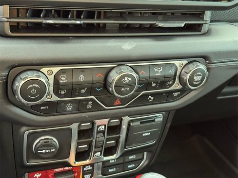 Used 2025 Jeep Wrangler Unlimited Rubicon image 30