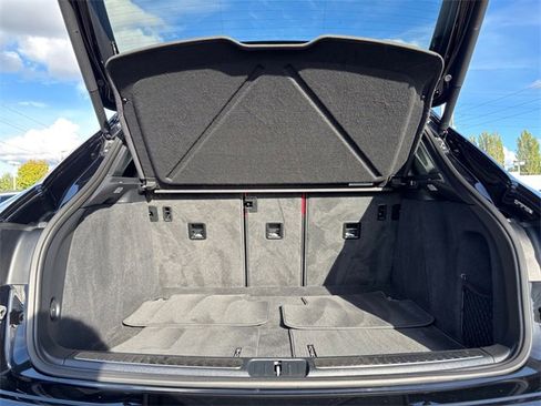 Used 2022 Porsche Macan image 33