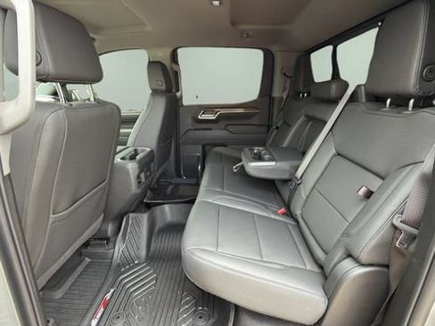 Used 2026 Chevrolet Silverado 1500 LT Trail Boss w/ LT Trail Boss Premium Package AWD/4WD image 19