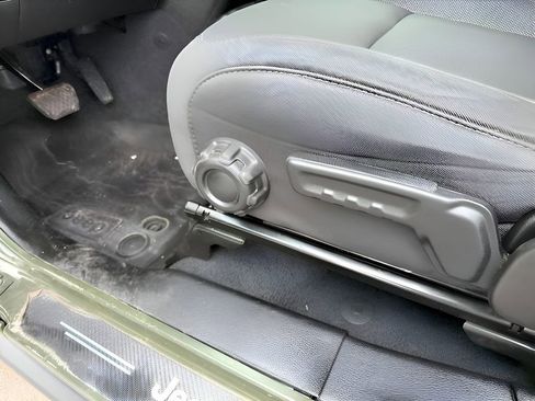 Used 2022 Jeep Gladiator Willys image 12