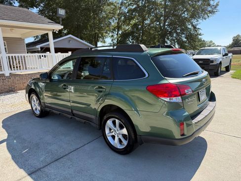 Used 2013 Subaru Outback 2.5i Limited w/ Moonroof Pkg AWD/4WD image 2