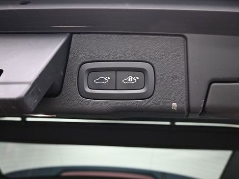 Used 2023 Volvo XC60 B5 Ultimate w/ Climate Package FWD image 34