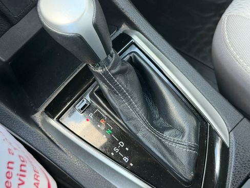 Used 2018 Toyota Corolla LE FWD image 31